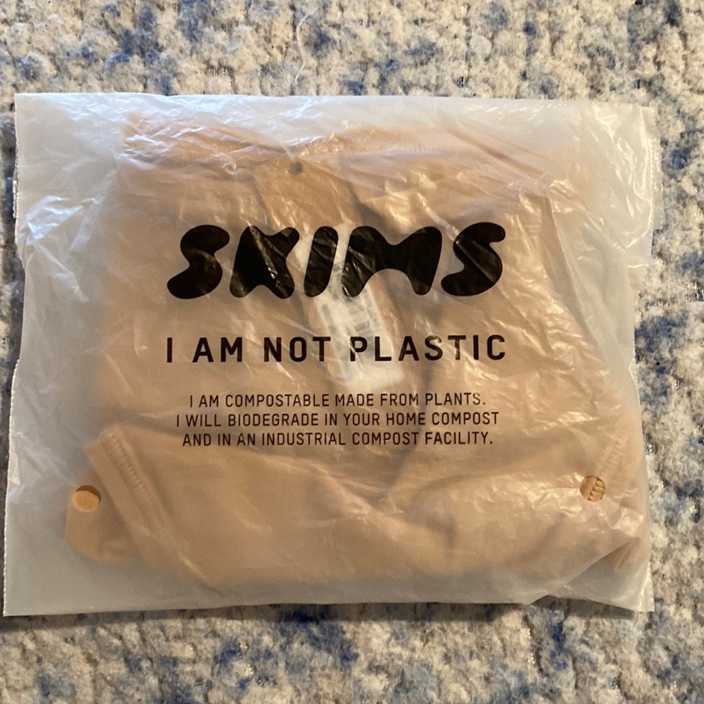 Skims cheeky brief